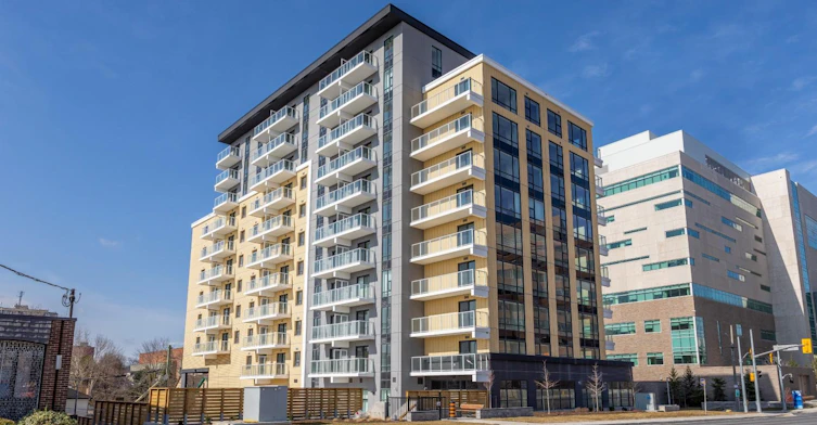 406-63 Scott, Kitchener, ON, N2H 2P9 - 2