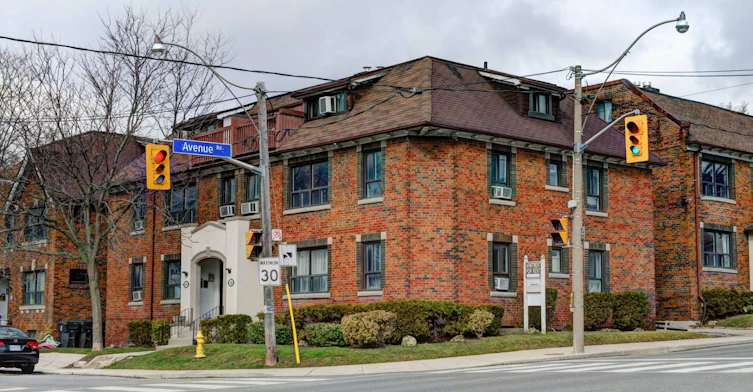 42 College View Avenue, Toronto, ON, M5P 1J5