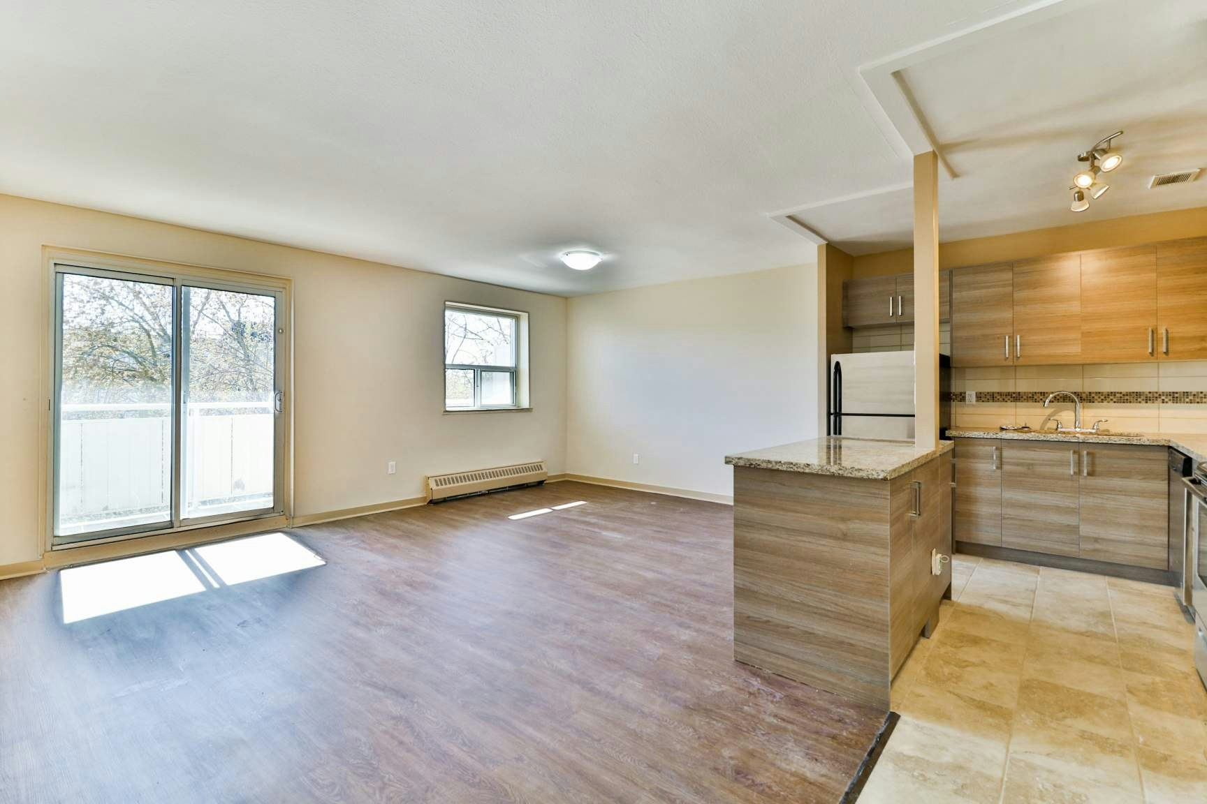 0508-220 Lake Promenade, Toronto, ON, M8W 1A9 - 15