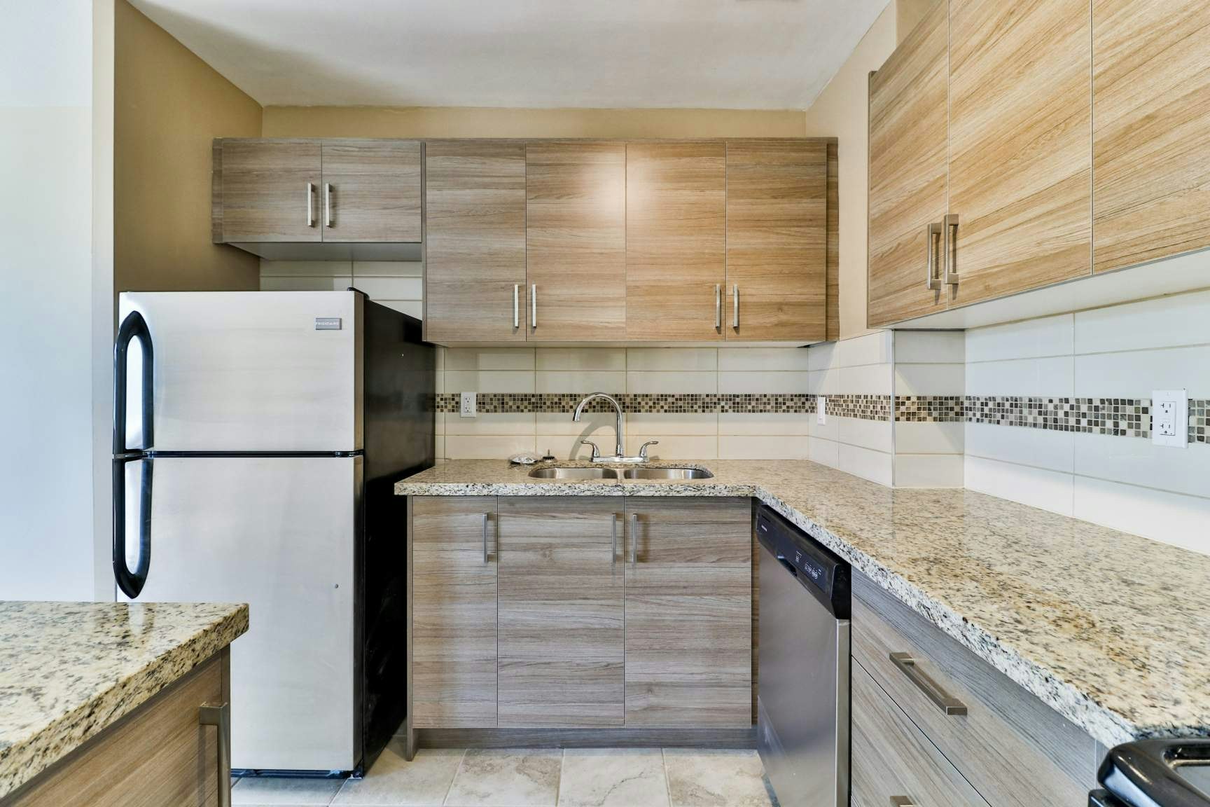 220 Lake Promenade, Toronto, ON, M8W 1A9 - 19