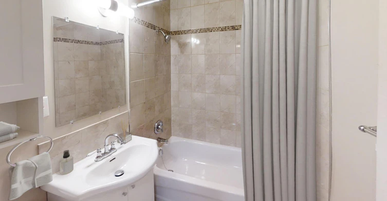 220 Lake Promenade, Toronto, ON, M8W 1A9 - 8