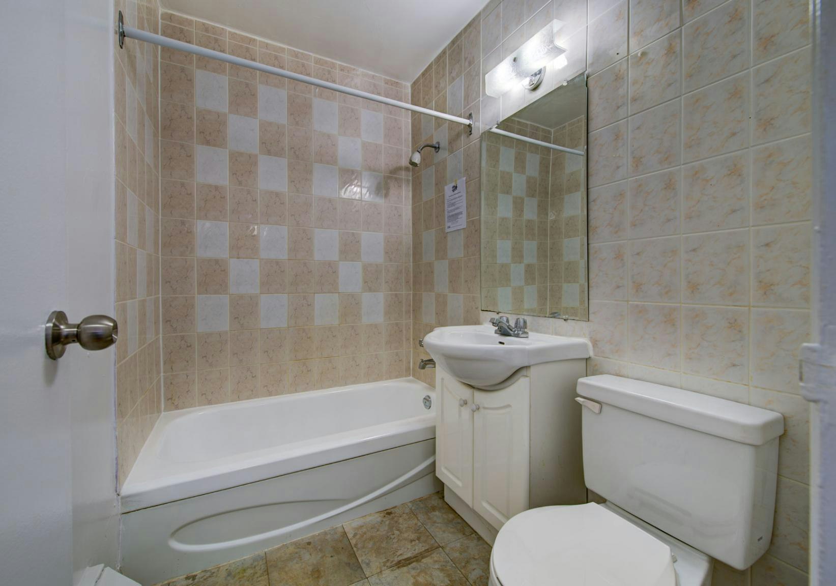 220 Lake Promenade, Toronto, ON, M8W 1A9 - 31