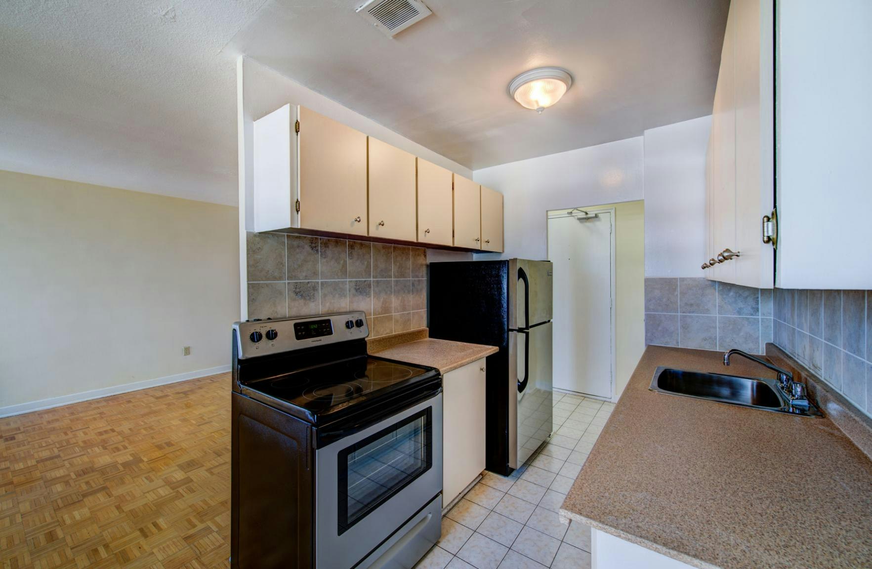 220 Lake Promenade, Toronto, ON, M8W 1A9 - 28