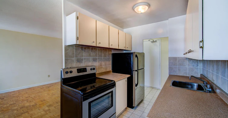 220 Lake Promenade, Toronto, ON, M8W 1A9 - 28