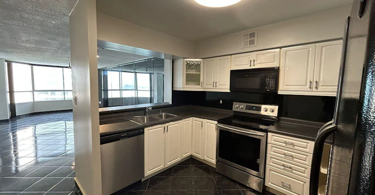 705-75 Riverside Drive East, Windsor, ON, N9A 7C4