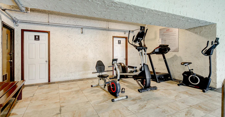 601-300 Boulevard Côte Vertu, Montréal, QC, H4N 1E1 - 5