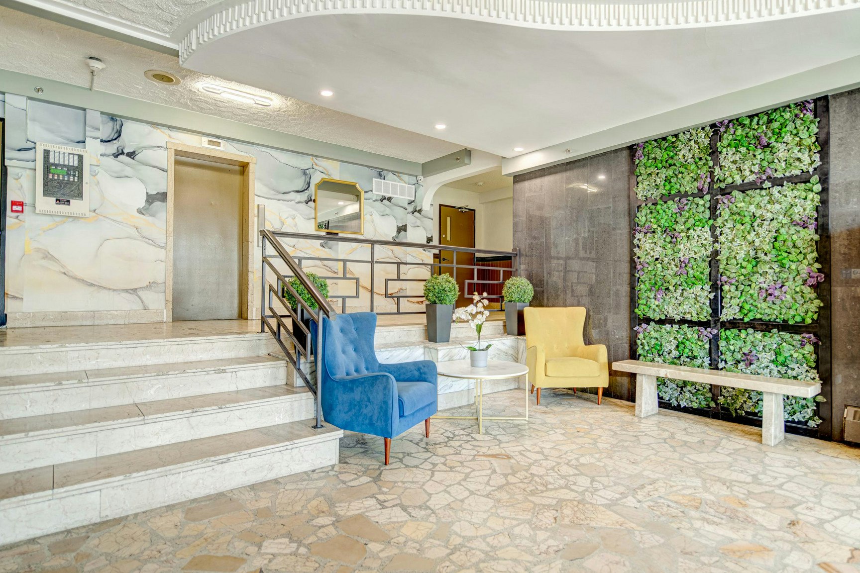 601-300 Boulevard Côte Vertu, Montréal, QC, H4N 1E1 - 4