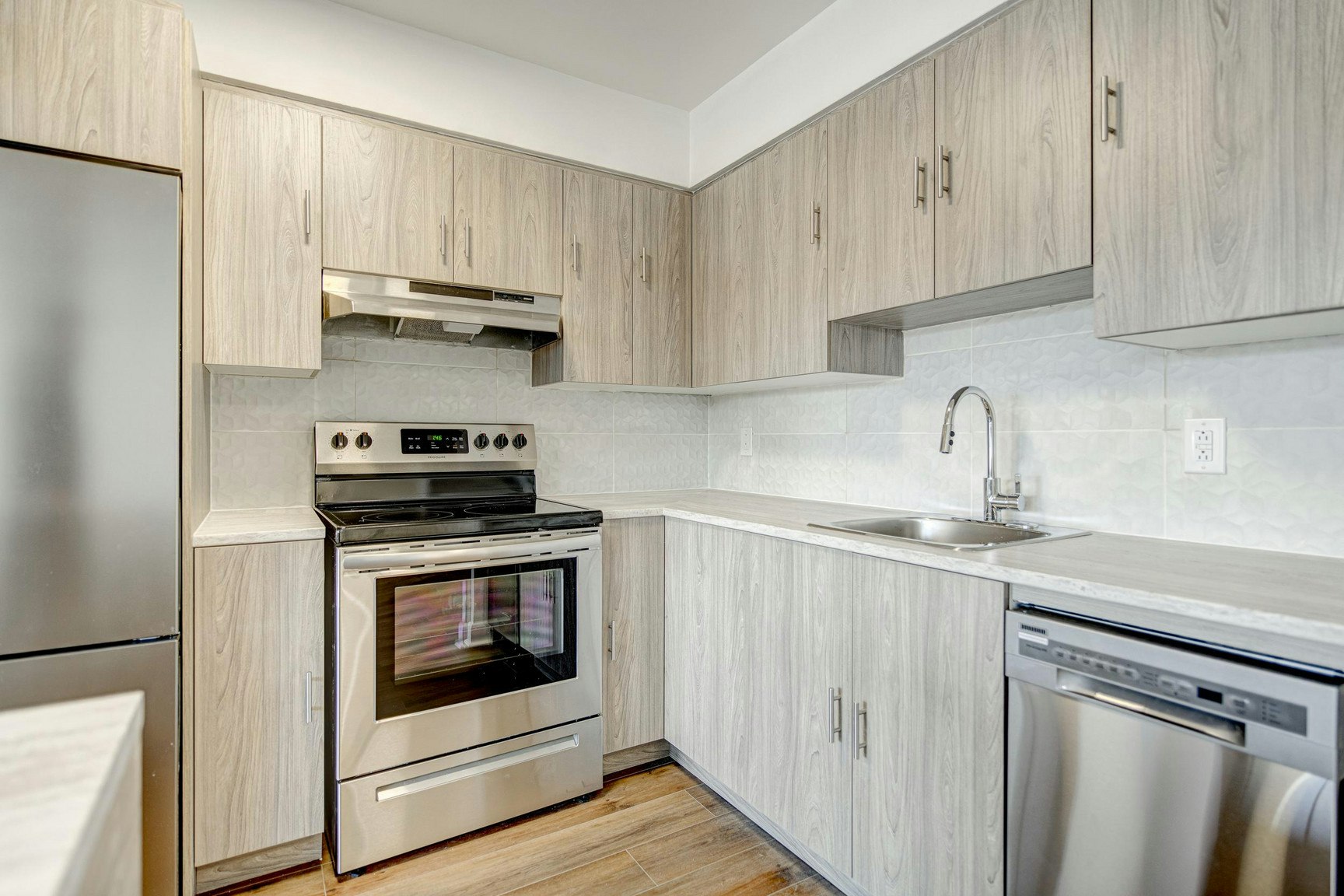 601-300 Boulevard Côte Vertu, Montréal, QC, H4N 1E1
