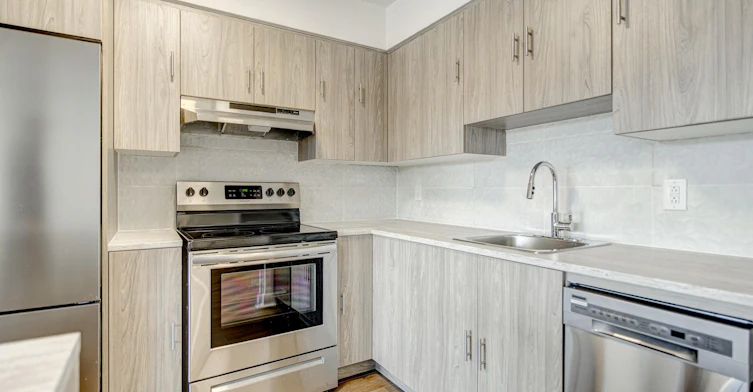 601-300 Boulevard Côte Vertu, Montréal, QC, H4N 1E1