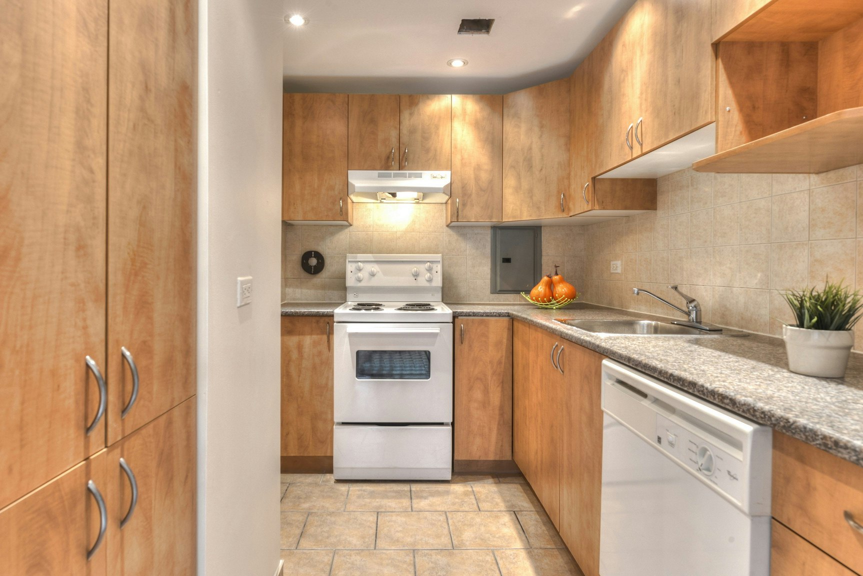 202/801-4488 Ste Catherine, Montréal, QC, H3Z 1R7 - 2