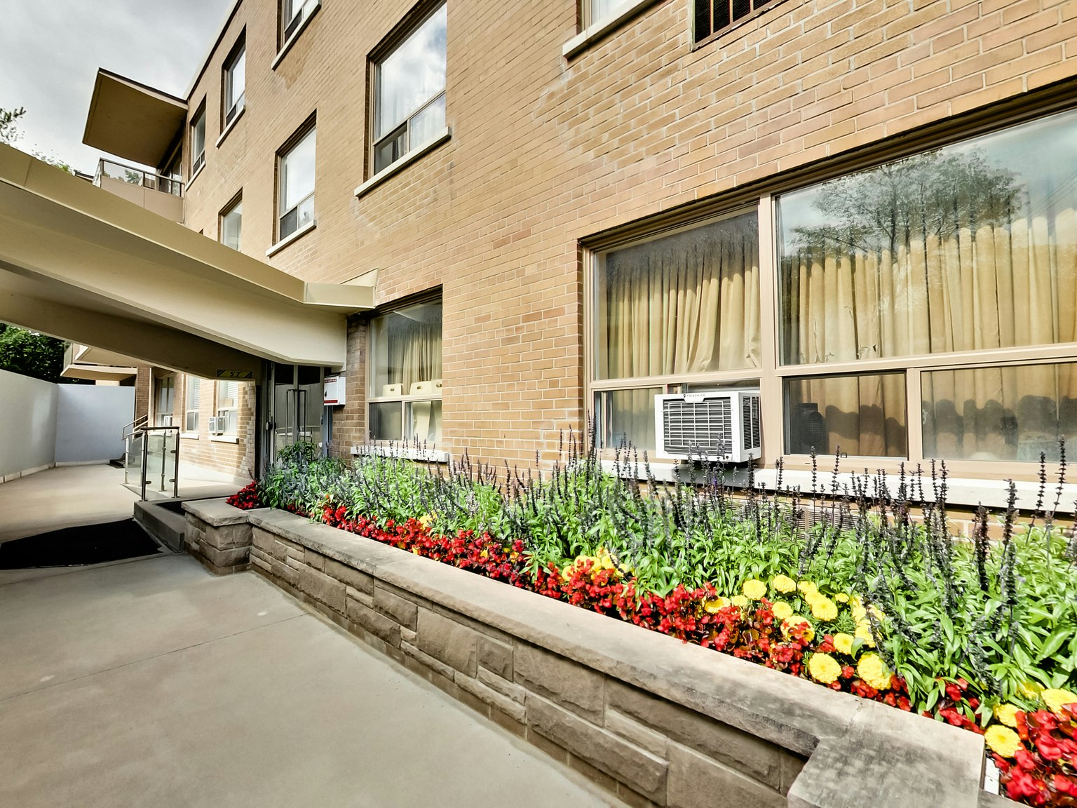 0204-42 Glen Elm Avenue, Toronto, ON, M4T 1T7 - 8