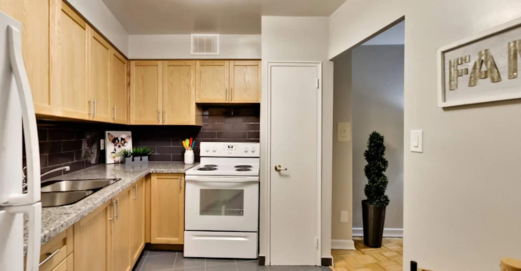 0205-6000 Bathurst Street, Toronto, ON, M2R 1Z2 - 11