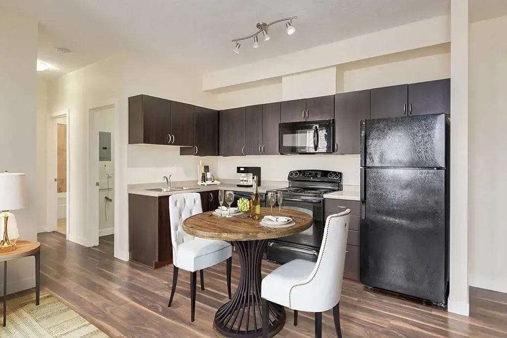 210-4820 17 Avenue NW, Calgary, AB, T3B 0P6 - 4