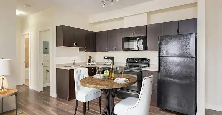 210-4820 17 Avenue NW, Calgary, AB, T3B 0P6 - 4