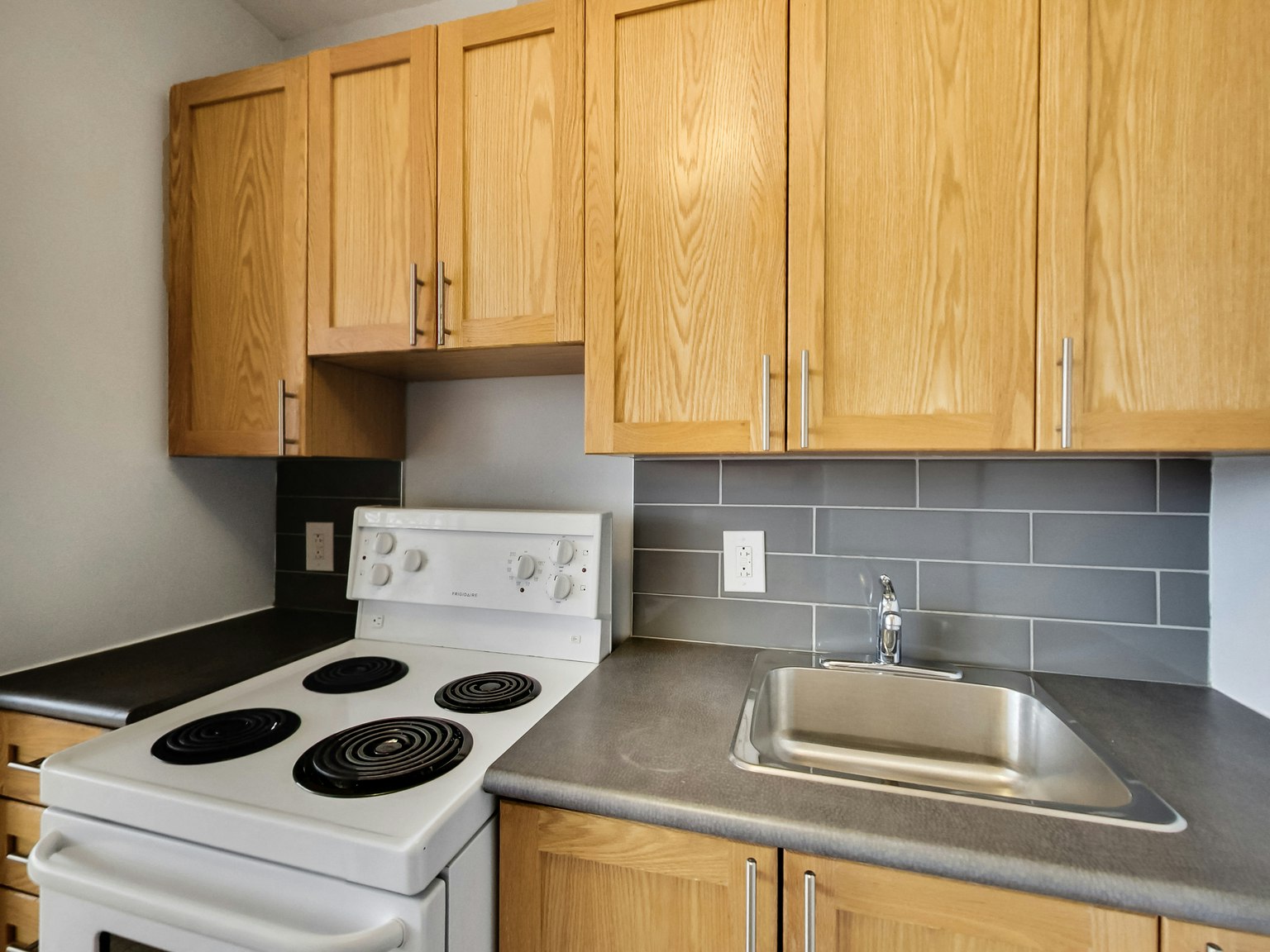 0201-630 Roselawn Avenue, Toronto, ON, M5N 1K8 - 22