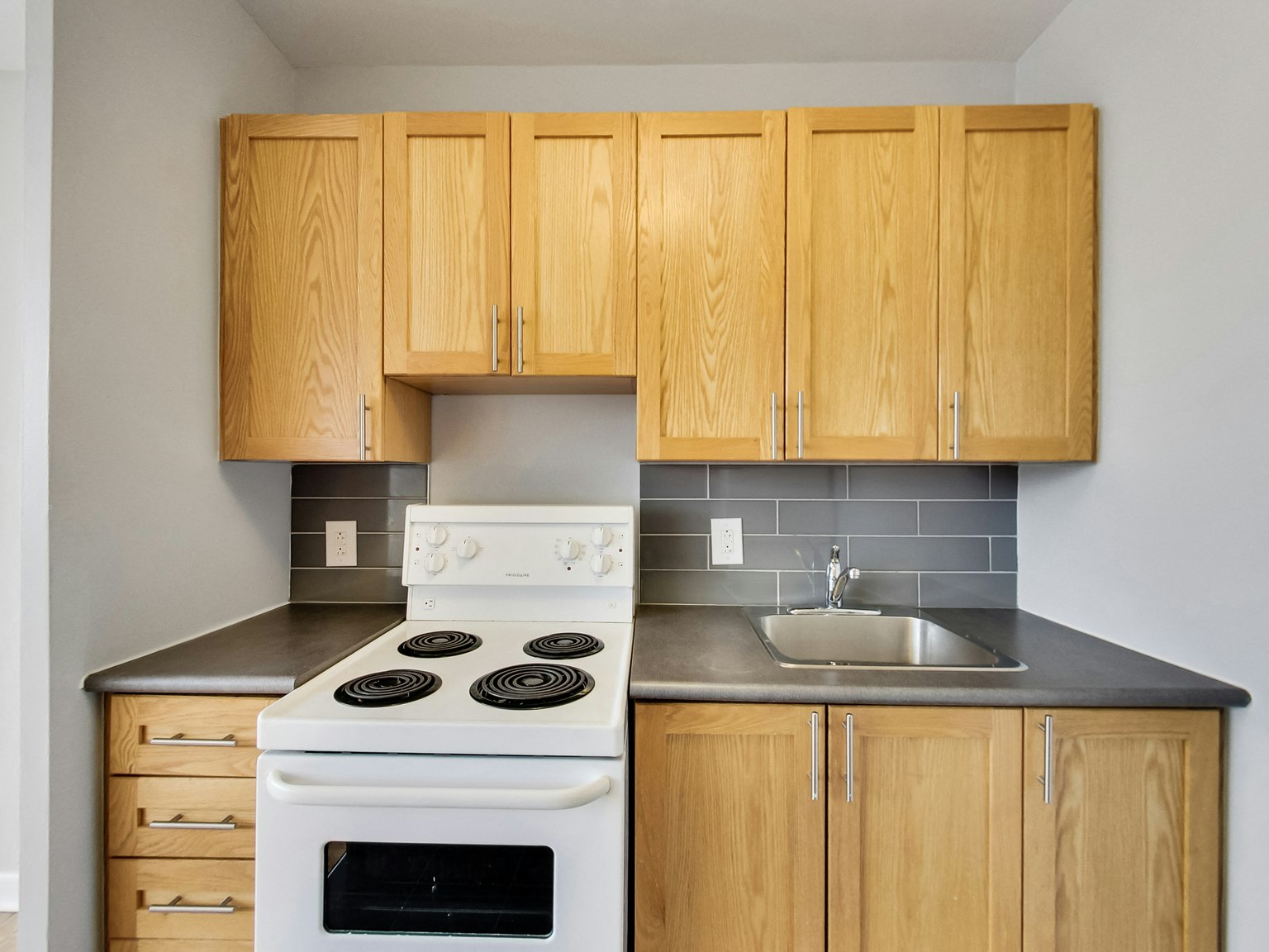 0201-630 Roselawn Avenue, Toronto, ON, M5N 1K8 - 21