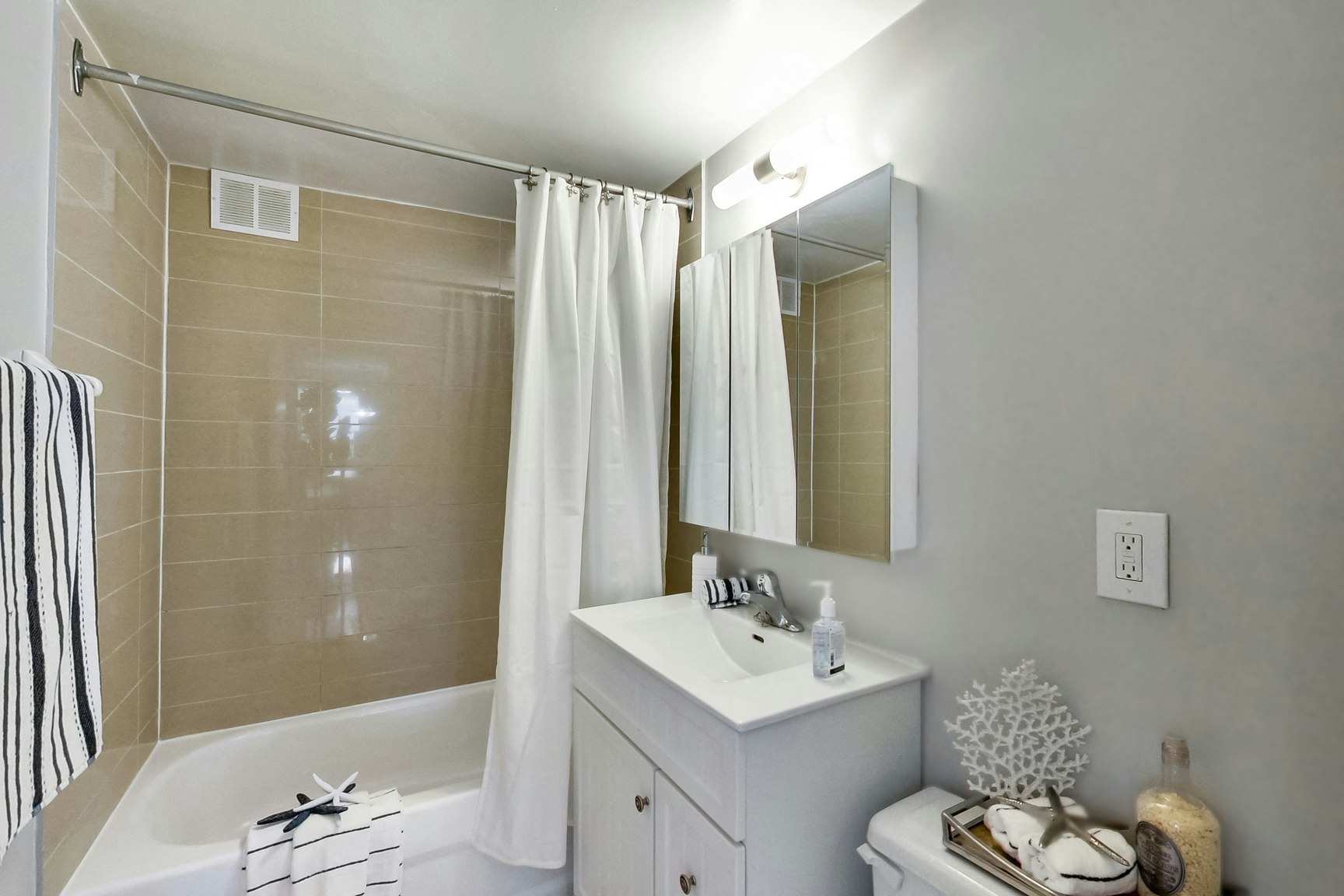 0201-630 Roselawn Avenue, Toronto, ON, M5N 1K8 - 62