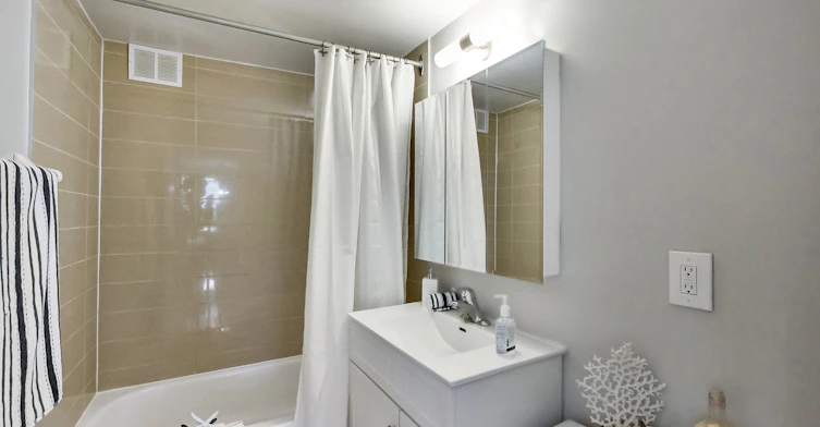 0201-630 Roselawn Avenue, Toronto, ON, M5N 1K8 - 62