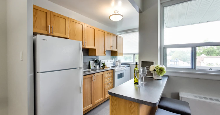 0201-630 Roselawn Avenue, Toronto, ON, M5N 1K8 - 69