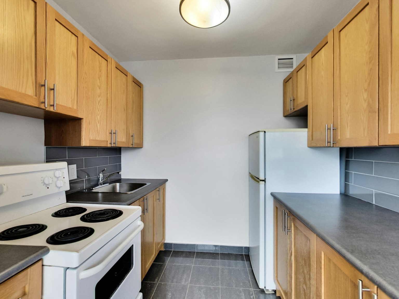 0201-630 Roselawn Avenue, Toronto, ON, M5N 1K8 - 25