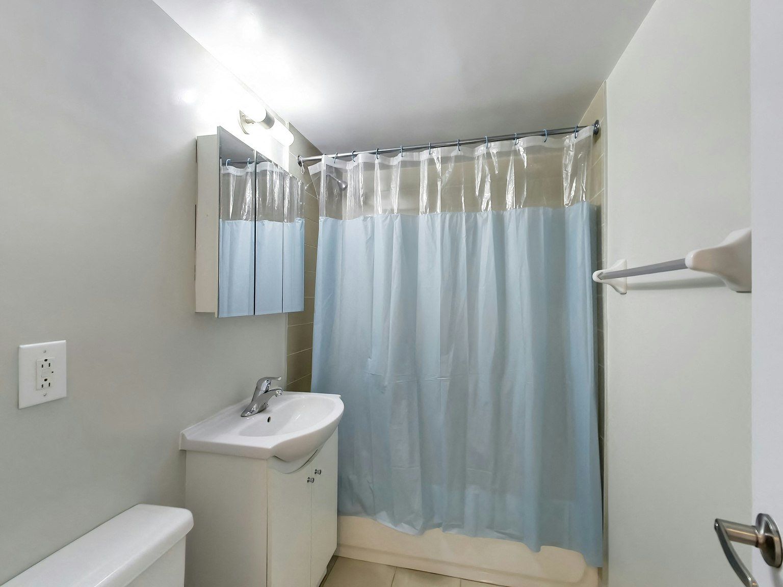 0201-630 Roselawn Avenue, Toronto, ON, M5N 1K8 - 17
