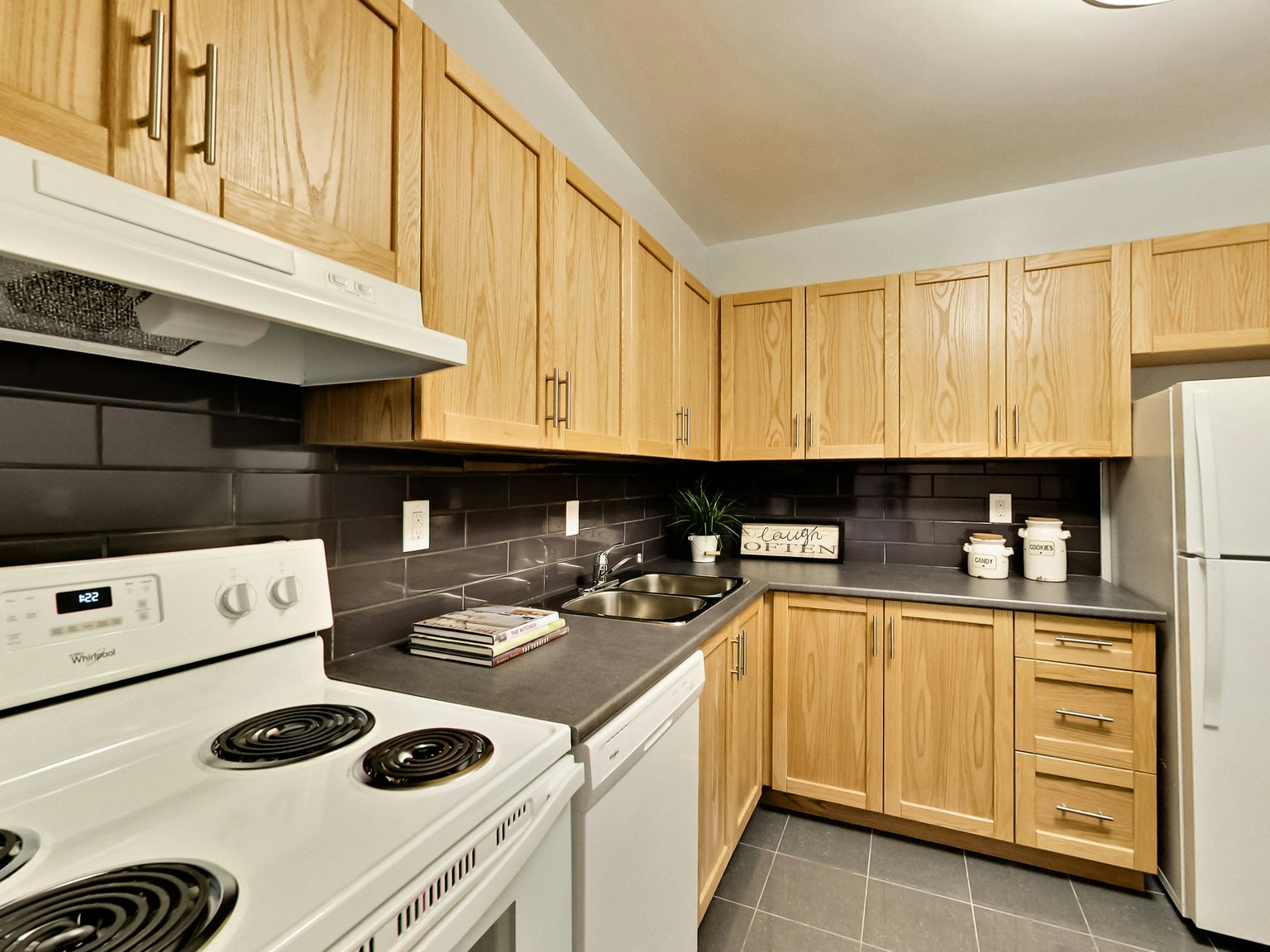 0201-660 Briar Hill Avenue, Toronto, ON, M6B 1L2 - 39