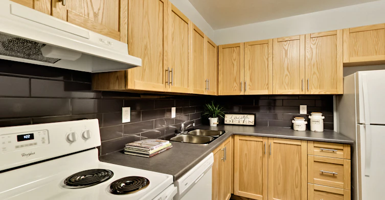 0201-660 Briar Hill Avenue, Toronto, ON, M6B 1L2 - 39