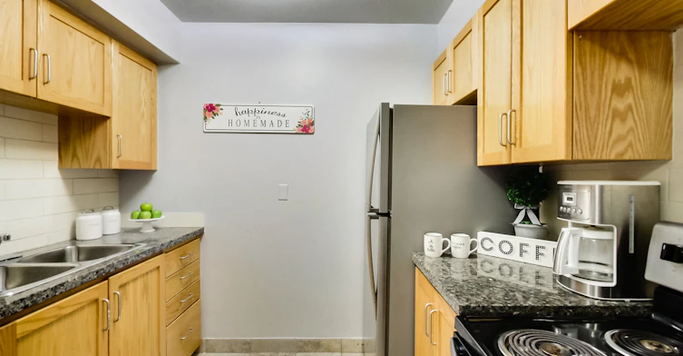 0201-660 Briar Hill Avenue, Toronto, ON, M6B 1L2 - 17
