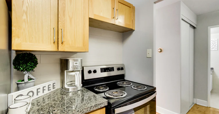 0201-660 Briar Hill Avenue, Toronto, ON, M6B 1L2 - 10