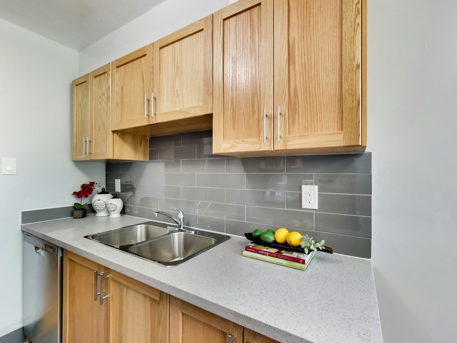 0201-660 Briar Hill Avenue, Toronto, ON, M6B 1L2 - 80