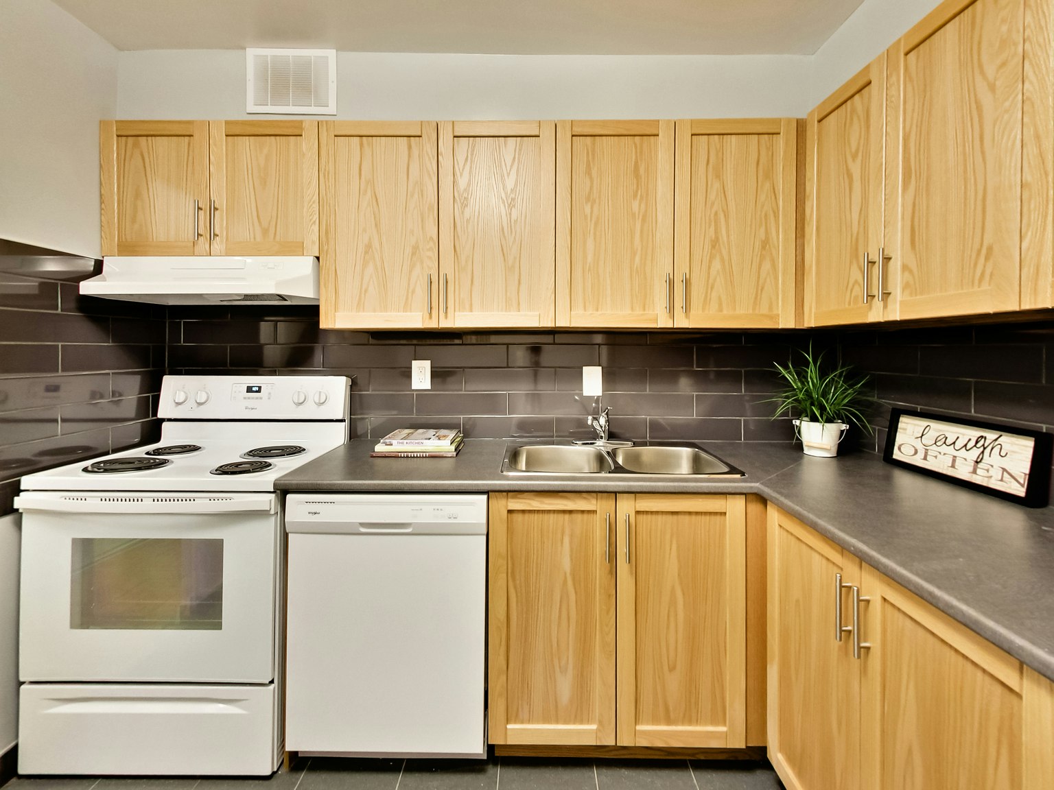 0201-660 Briar Hill Avenue, Toronto, ON, M6B 1L2 - 37
