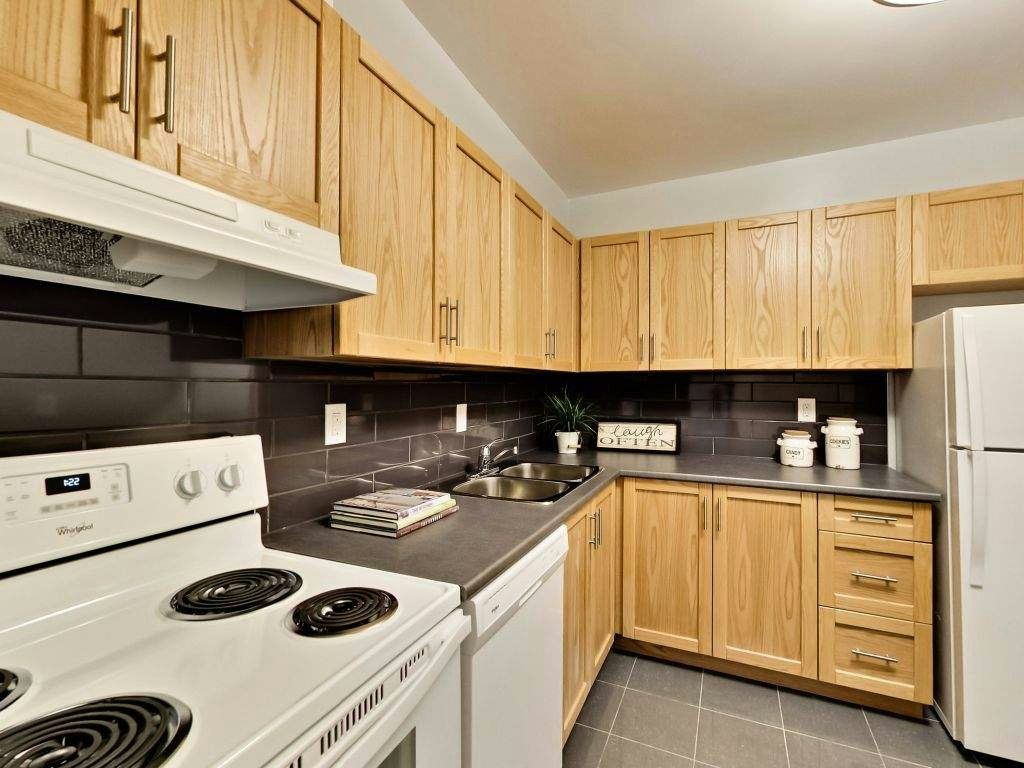 0201-660 Briar Hill Avenue, Toronto, ON, M6B 1L2 - 13