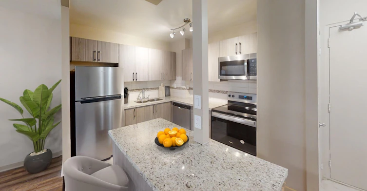 0303-240 Lake Promenade, Toronto, ON, M8W 1B2 - 4