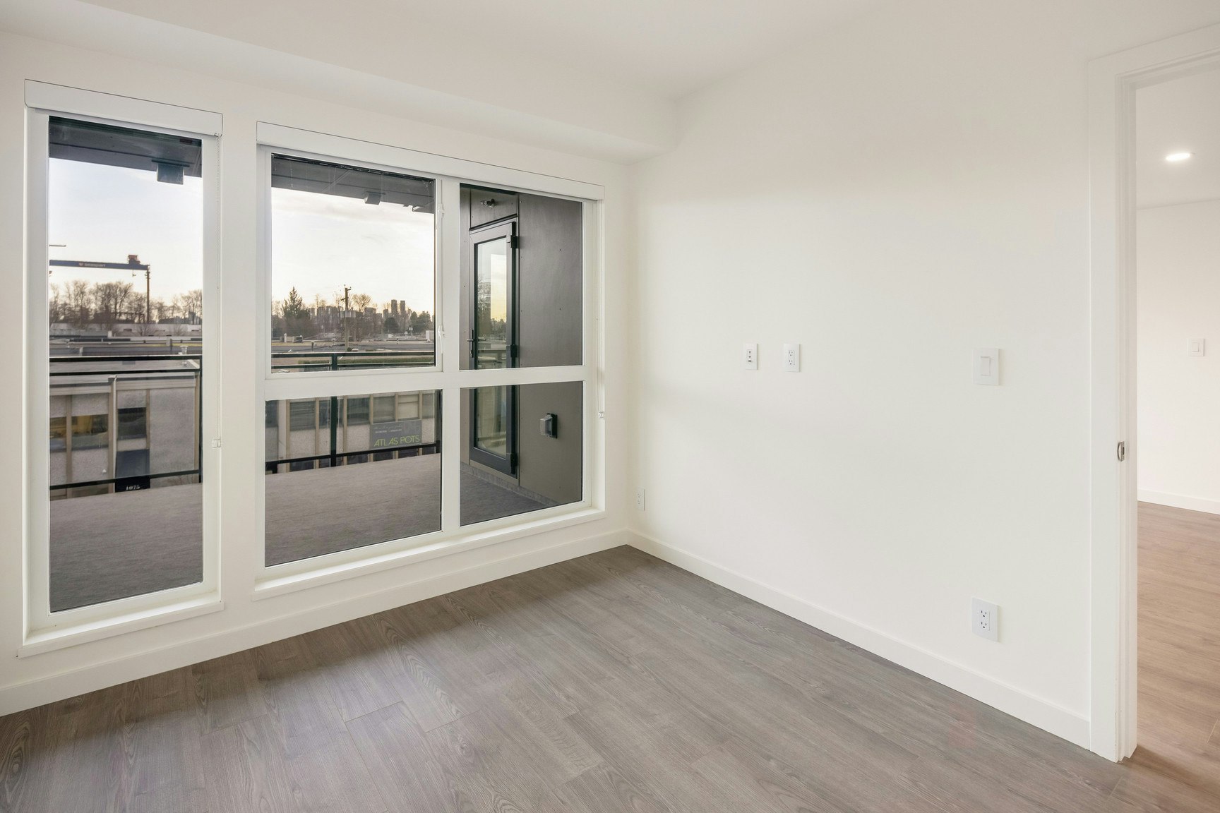 102-1060 Churchill Crescent, North Vancouver, BC, V7P 3M7 - 4