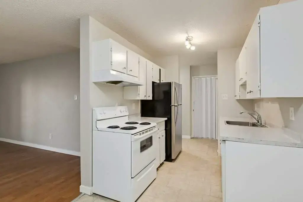 303-11945 81 Street NW, Edmonton, AB, T5B 2S7 - 12