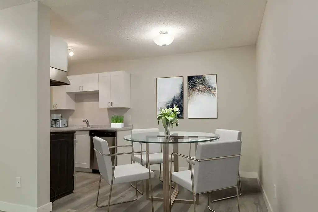 303-11945 81 Street NW, Edmonton, AB, T5B 2S7 - 2