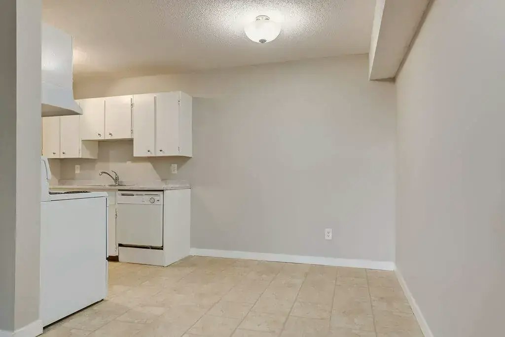 303-11945 81 Street NW, Edmonton, AB, T5B 2S7 - 10