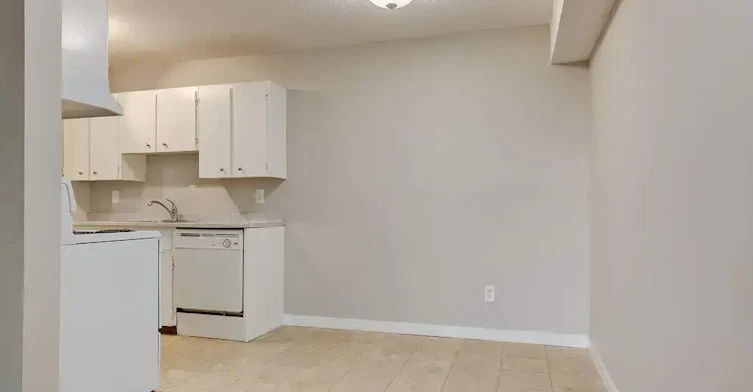 303-11945 81 Street NW, Edmonton, AB, T5B 2S7 - 10