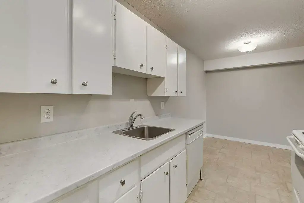 303-11945 81 Street NW, Edmonton, AB, T5B 2S7 - 13
