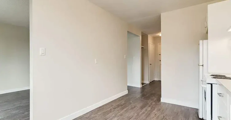 202-4612 57 Street, Camrose, AB, T4V 2E7 - 11