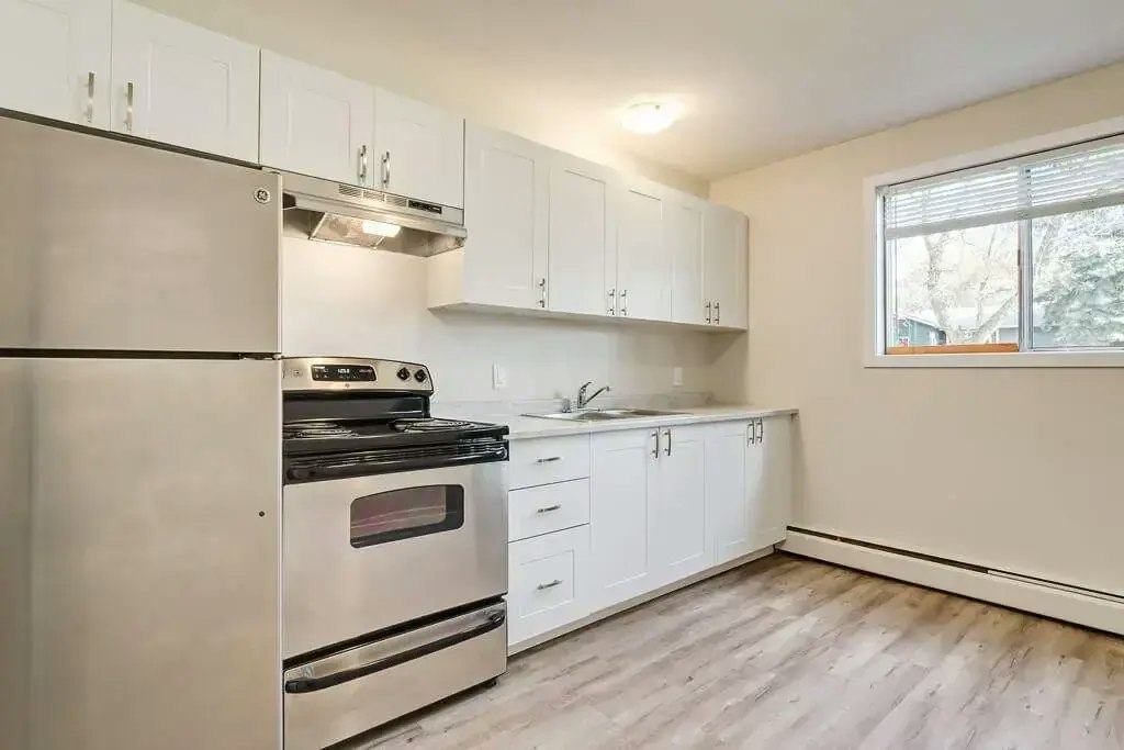 203-4612 57 Street, Camrose, AB, T4V 2E7 - 2