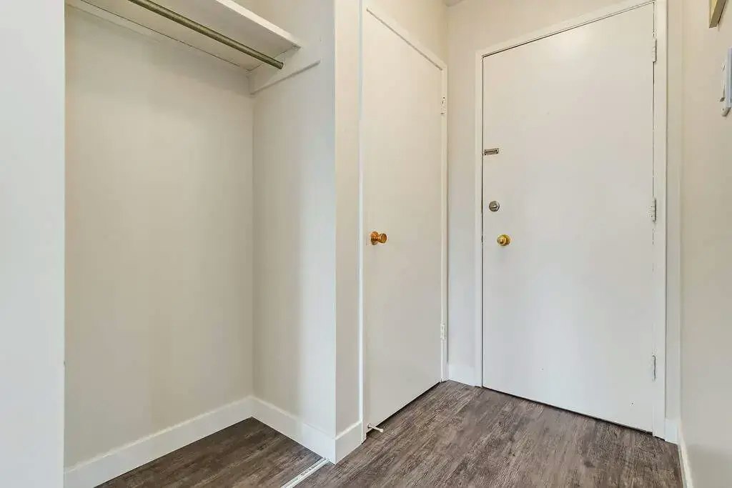203-4612 57 Street, Camrose, AB, T4V 2E7 - 8