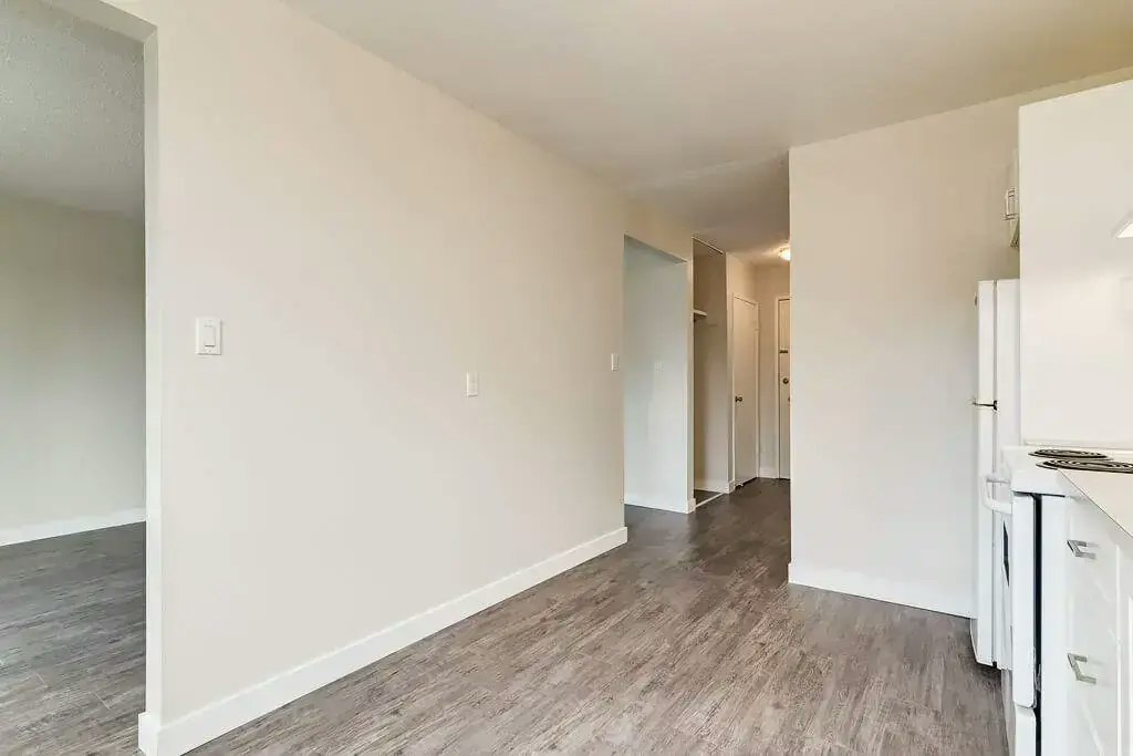203-4612 57 Street, Camrose, AB, T4V 2E7 - 11