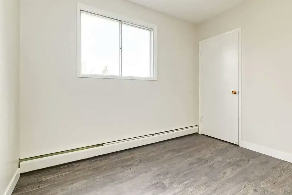 203-4612 57 Street, Camrose, AB, T4V 2E7 - 17