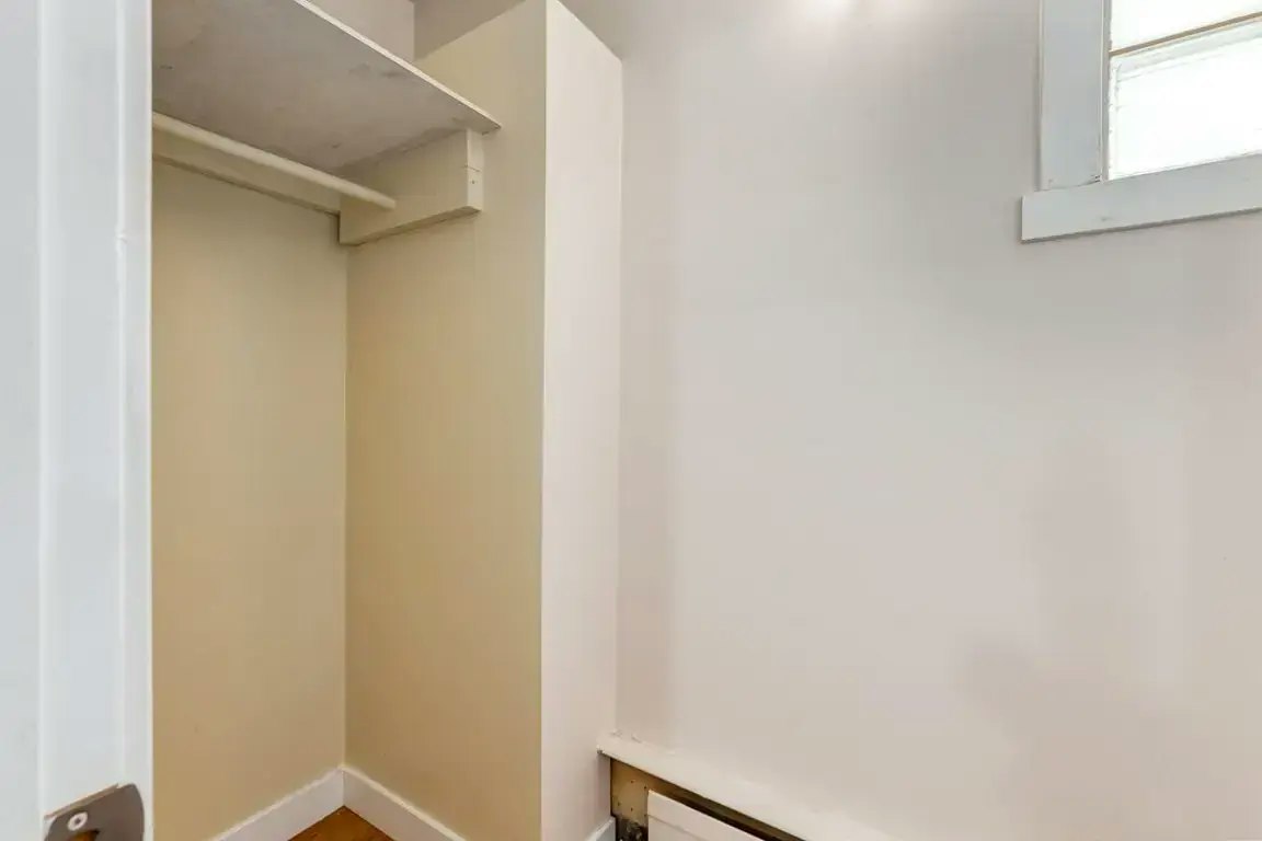 04-4722 46 Street, Camrose, AB, T4V 1G6 5