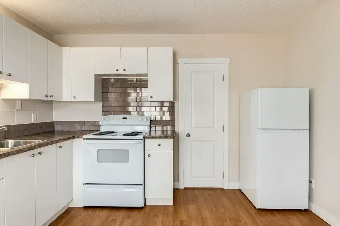 04-4722 46 Street, Camrose, AB, T4V 1G6 - 10