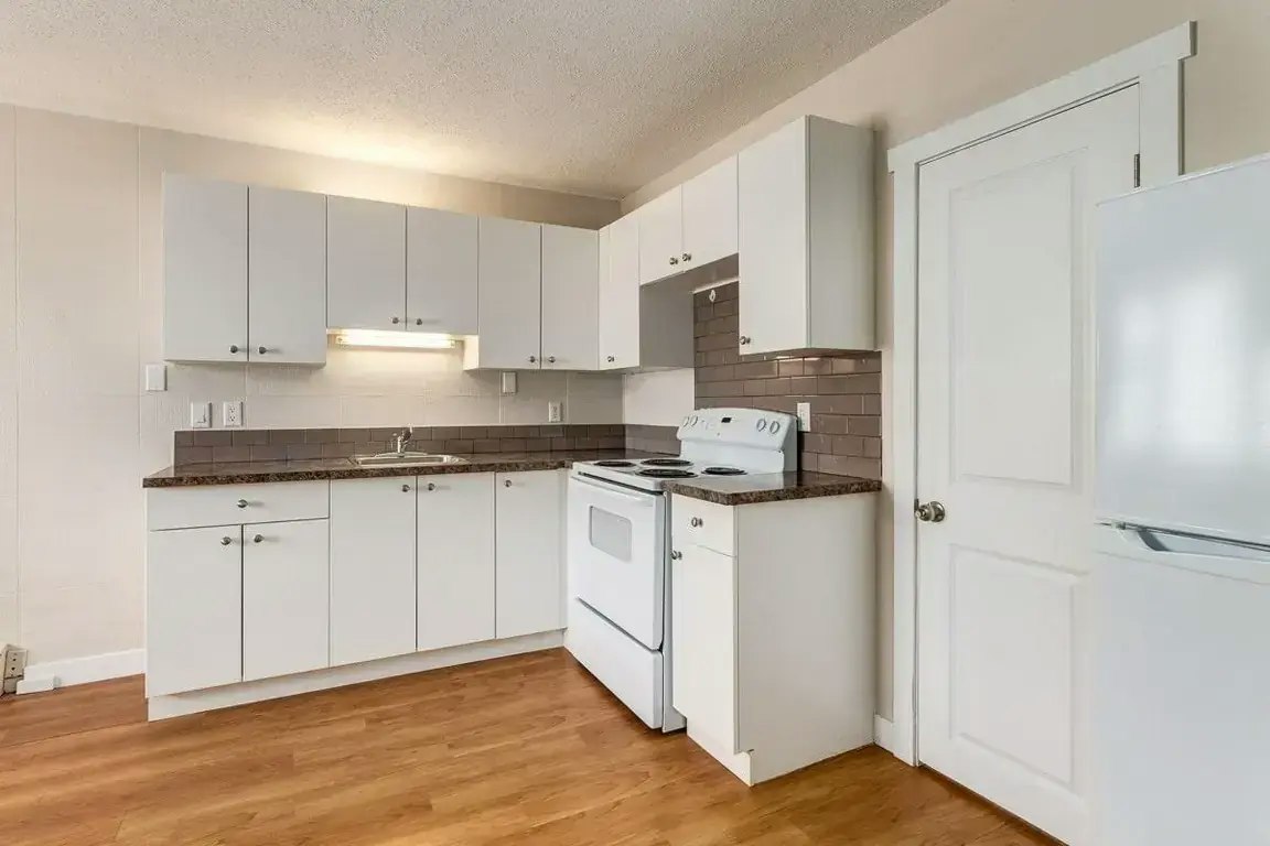 04-4722 46 Street, Camrose, AB, T4V 1G6 - 9