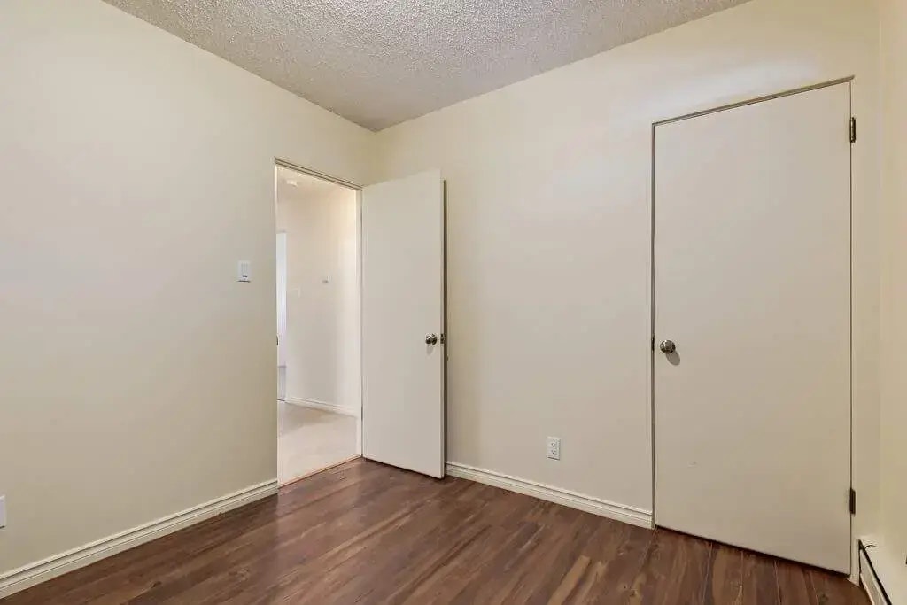 B102-4908 53 Street, Camrose, AB, T4V 1Z1 - 16