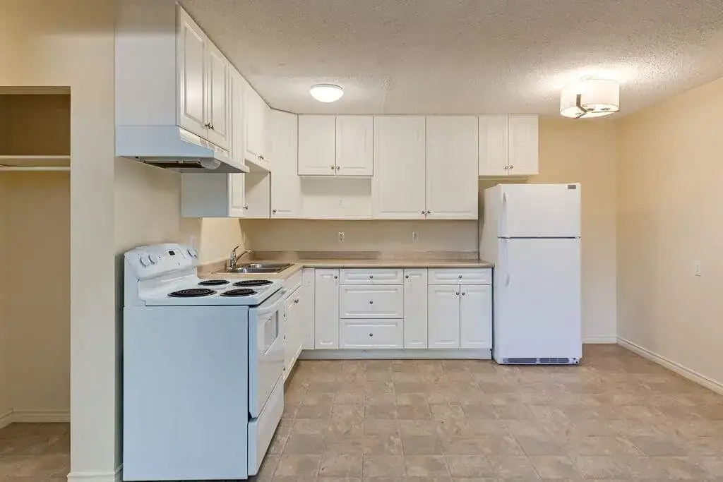 B102-4908 53 Street, Camrose, AB, T4V 1Z1 - 11