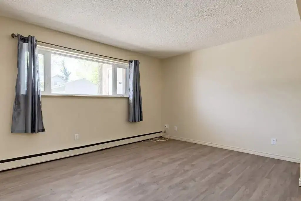 B102-4908 53 Street, Camrose, AB, T4V 1Z1 - 8